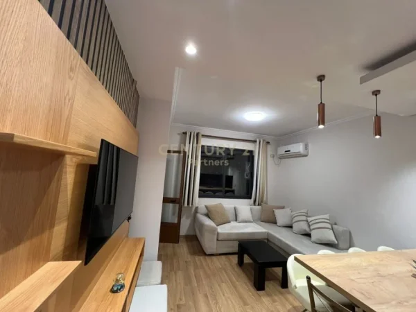 Tirane, jepet me qera apartament 1+1 Kati 3, 55 m² 600 € 