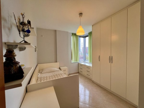 Tirane, jepet me qera apartament 2+1+Ballkon Kati 4, 120 m² 830 € (Perball toptanit)