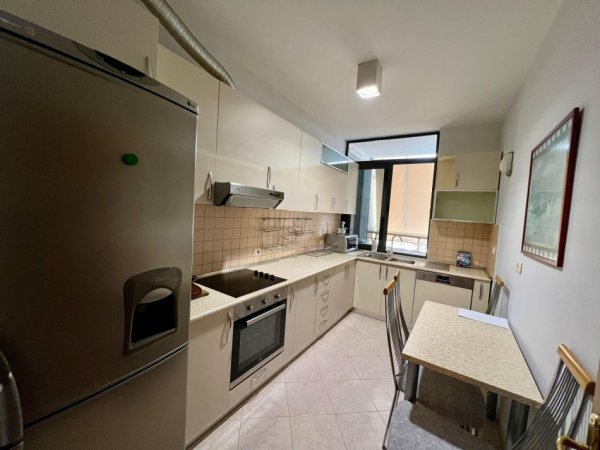 Tirane, jepet me qera apartament 2+1+Ballkon Kati 4, 120 m² 830 € (Perball toptanit)