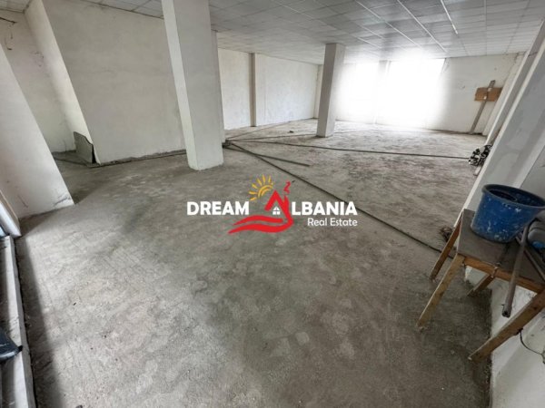 Tirane, shitet dyqan , 320 m² 508,000 €