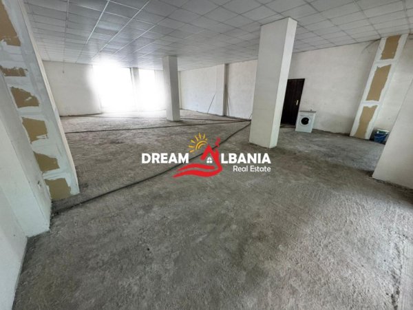 Tirane, shitet dyqan , 320 m² 508,000 €