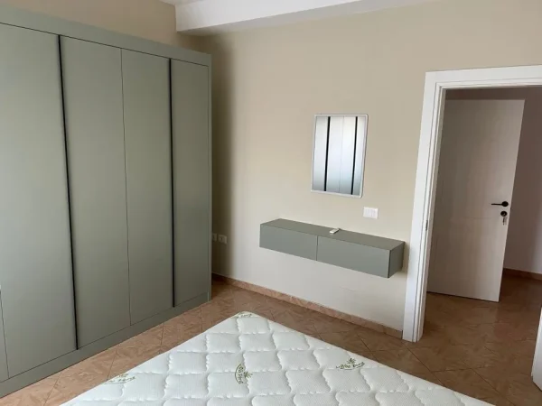 🏠 Jepet me Qira  Super Apartamenti  1+1 ne Qender te Tiranes tek Prokuroria , Kati 5, 65 m² 550 €URO