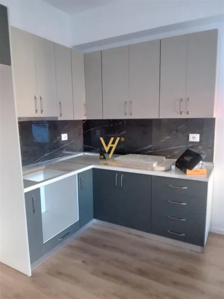 Tirane, jepet me qera apartament 1+1+Ballkon Kati 2, 70 m² 400 € (ALI DEMI)