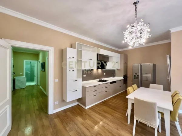 Tirane, jepet me qera apartament 2+1+Aneks+Ballkon Kati 3, 110 m² 850 € (Neom125786)