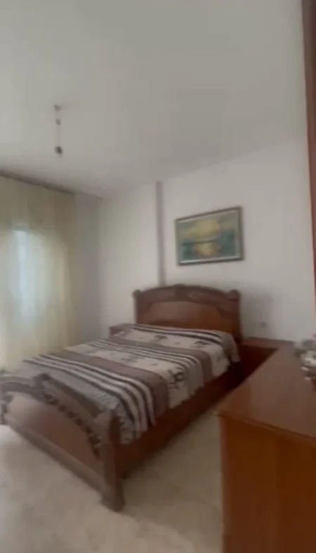 Tirane, jepet me qera apartament 3+1 Kati 2, 500 € 