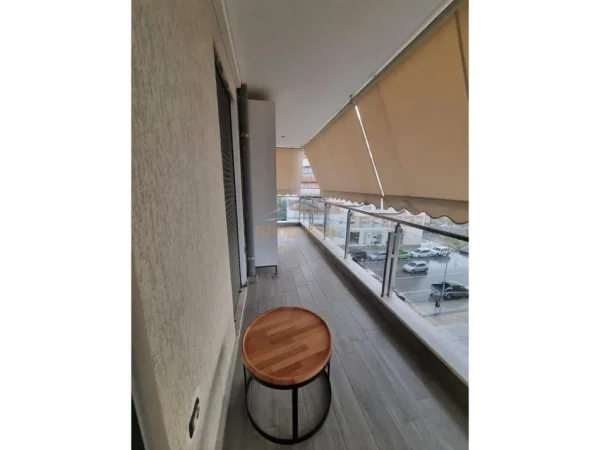 Tirane, jepet me qera apartament 2+1+2+Ballkon Kati 3, 96 m² 950 € (Rezidenca ALBA)