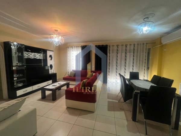 Tirane, jepet me qera apartament 2+1+Ballkon Kati 5, 130 m² 600 € (Yzberisht)