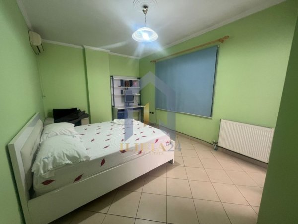 Tirane, jepet me qera apartament 2+1+Ballkon Kati 5, 130 m² 600 € (Yzberisht)