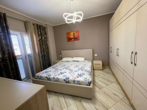 Tirane, jepet me qera apartament 2+1 Kati 9, 95 m² 800 € (Myslym Shyri)