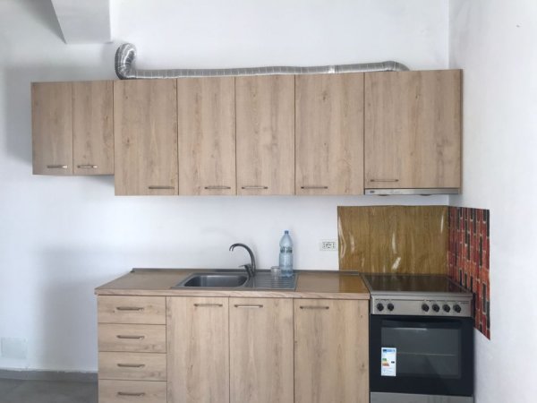 Jepet me Qera Apartament Bosh 1+1 tek Fundi i 5 Majit, Kati 2, 60 m² 350 €URO