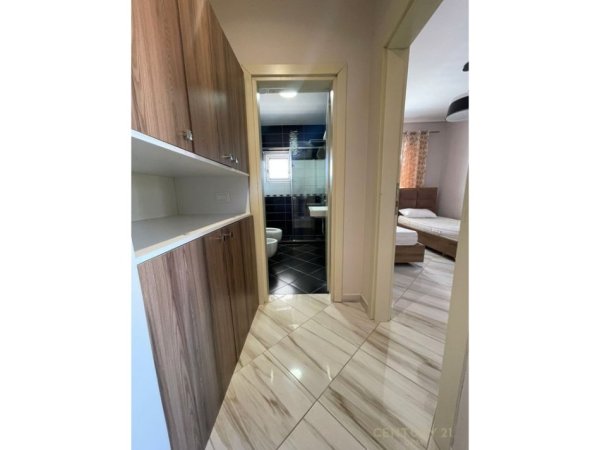 Tirane, jepet me qera apartament 2+1 Kati 9, 95 m² 800 € (Myslym Shyri)