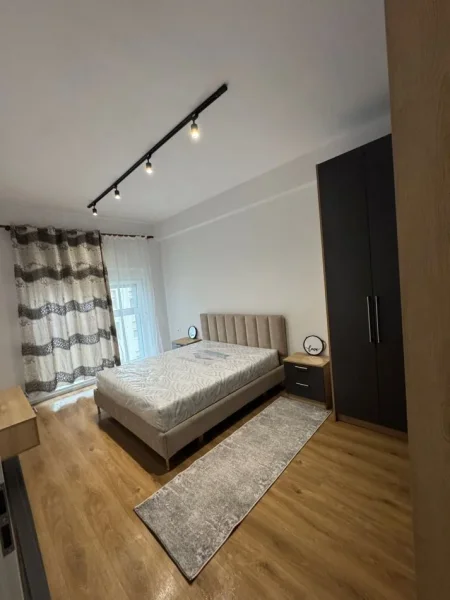 Tirane, jepet me qera apartament 1+1+Ballkon Kati 7, 52 m² 550 € (Ali Demi)