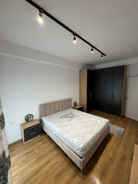 Tirane, jepet me qera apartament 1+1+Ballkon Kati 7, 52 m² 550 € (Ali Demi)
