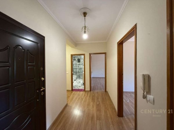 Tirane, jepet me qera zyre Kati 3, 110 m² 600 € (Komuna e Parisit)