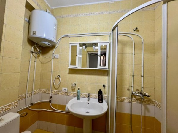 Tirane, jepet me qera apartament 2+1+Aneks+Ballkon Kati 4, 120 m² 830 € (Toptani)