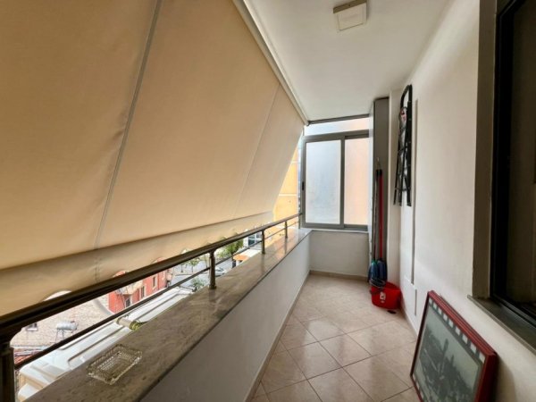 Tirane, jepet me qera apartament 2+1+Aneks+Ballkon Kati 4, 120 m² 830 € (Toptani)