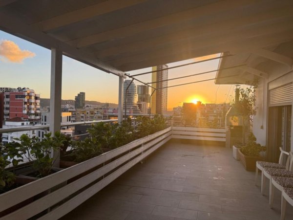 Tirane, jepet me qera apartament 2+1+Aneks+Ballkon Kati 9, 135 m² 1.500 € (Rr. Dibres)