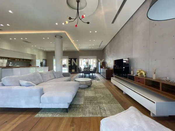 Tirane, jepet me qera apartament duplex 4+1 Kati 4, 158 m² 3.700 € (Bllok)