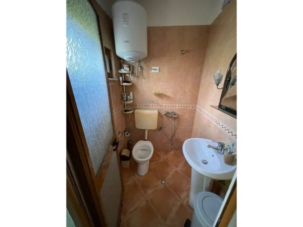 Shitet, Apartament 3+1+2, Rruga Muhamet Gjollesha.