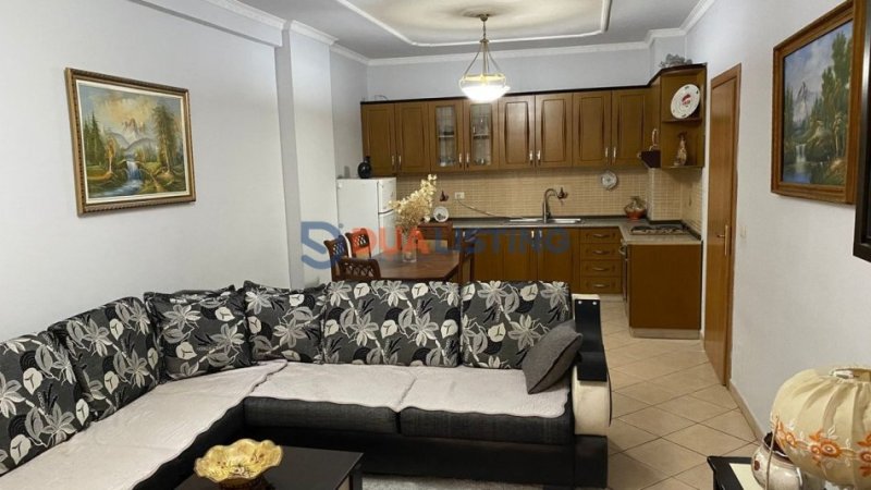 Tirane, jepet me qera apartament 2+1 Kati 3, 120 m² 550 € (Astir)