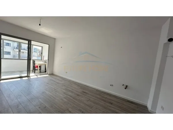 Tirane, shitet apartament 1+1+Ballkon Kati 5, 73 m² 105.000 € (Vila L 2)