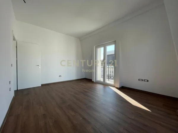 Tirane, shitet apartament 2+1+Aneks+Ballkon Kati 4, 103 m² 159.000 € (Neom125790)