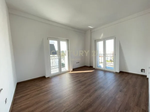 Tirane, shitet apartament 2+1+Aneks+Ballkon Kati 4, 103 m² 159.000 € (Neom125790)