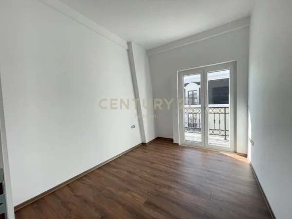Tirane, shitet apartament 2+1+Aneks+Ballkon Kati 4, 103 m² 159.000 € (Neom125790)