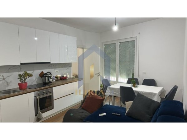 Tirane, jepet me qera apartament 2+1+Ballkon Kati 4, 90 m² 650 € (Don Bosko Kompleksi Rainbow)