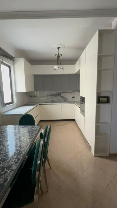 Tirane, shitet apartament 3+1 Kati 1, 265.000 € 
