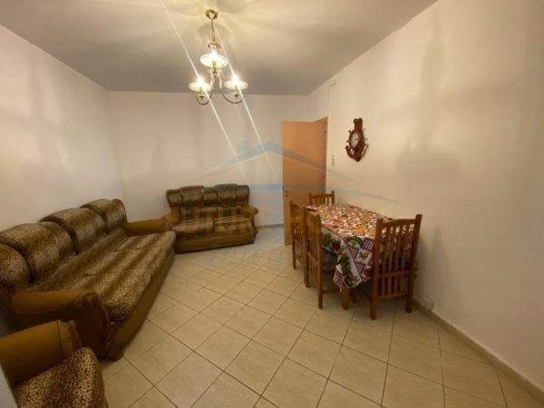 Tirane, jepet me qera apartament 1+1 Kati 1, 59 m² 400 € (Pallati me Shigjeta)