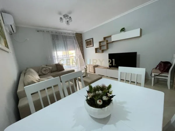 Tirane, jepet me qera apartament 2+1+Aneks+Ballkon Kati 3, 80 m² 600 € (Neom125579)
