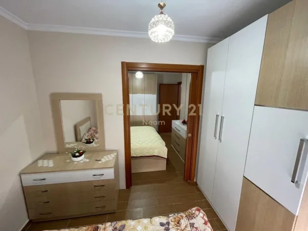 Tirane, jepet me qera apartament 2+1+Aneks+Ballkon Kati 3, 80 m² 600 € (Neom125579)