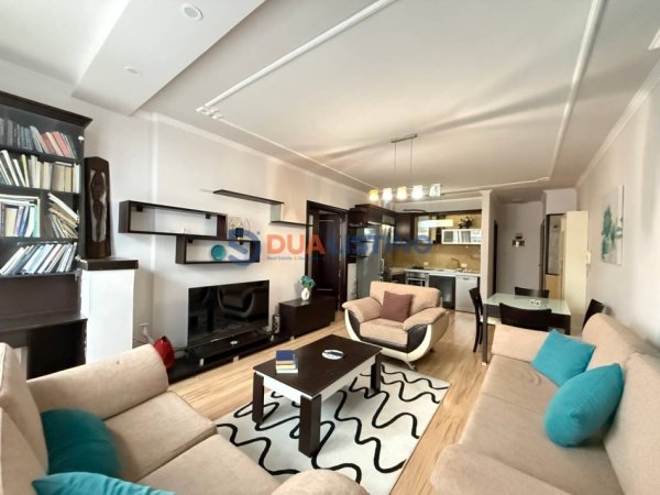 Tirane, jap me qera apartament 2+1 , 850 € (blloku prane juridikut)