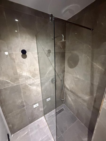 Tirane, jepet me qera apartament 2+1+Ballkon Kati 4, 120 m² 1.500 € (Parku Olimpik)