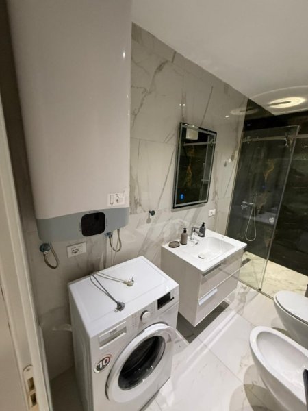 Tirane, jepet me qera apartament 2+1+Ballkon Kati 4, 120 m² 1.500 € (Parku Olimpik)