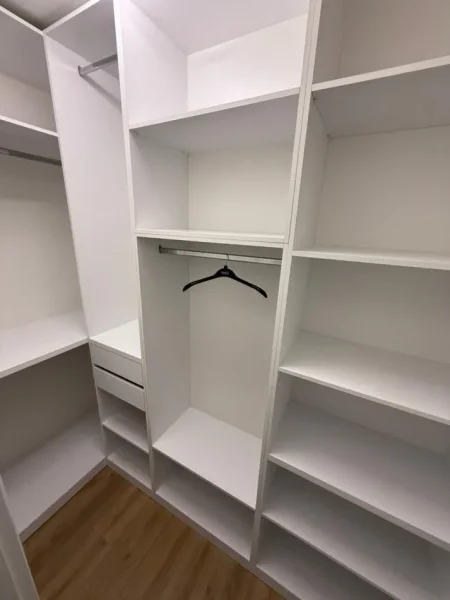 Tirane, jepet me qera apartament 2+1+Ballkon Kati 4, 120 m² 1.500 € (Parku Olimpik)