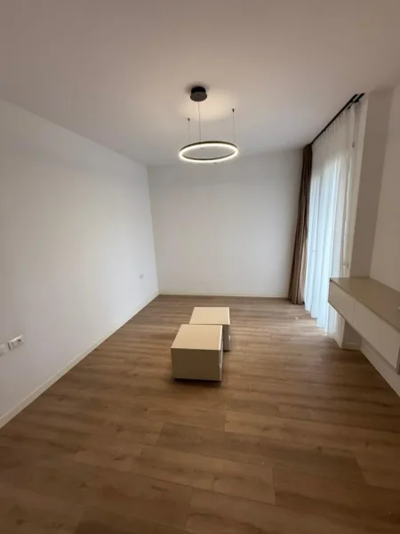 Tirane, jepet me qera apartament 2+1+Ballkon Kati 4, 120 m² 1.500 € (Parku Olimpik)