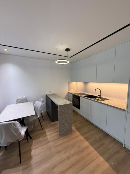 Tirane, jepet me qera apartament 2+1+Ballkon Kati 4, 120 m² 1.500 € (Parku Olimpik)