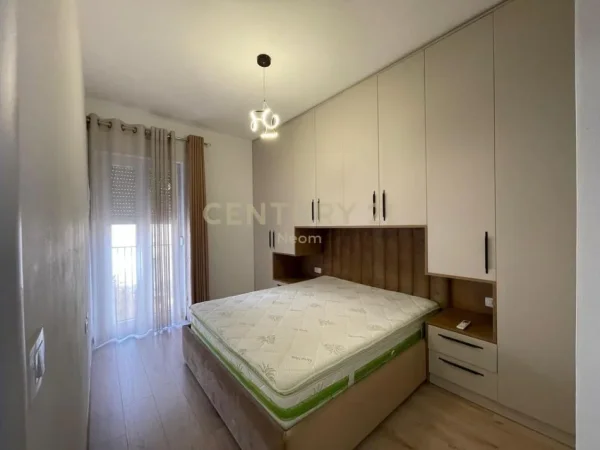 Tirane, jepet me qera apartament 1+1+Aneks+Ballkon Kati 1, 62 m² 700 € (Neom125872)