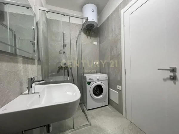 Tirane, jepet me qera apartament 1+1+Aneks+Ballkon Kati 1, 62 m² 700 € (Neom125872)