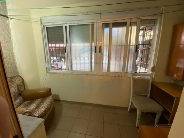 Tirane, jepet me qera apartament 1+1 Kati 1, 59 m² 400 € (Pallati Me Shigjeta)