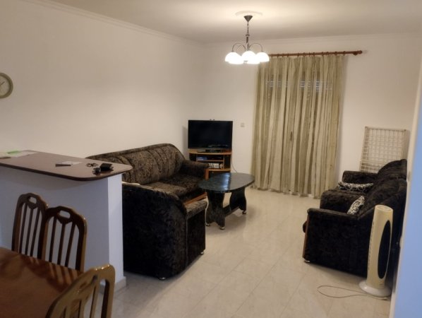 Durres, jepet me qera nga Pronari, pa-komision apartament 1+1+Ballkon Kati 5, 70 m² 300 € 