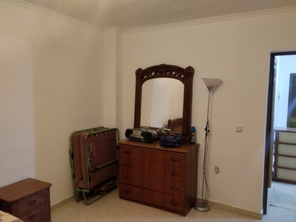 Durres, jepet me qera nga Pronari, pa-komision apartament 1+1+Ballkon Kati 5, 70 m² 300 € 