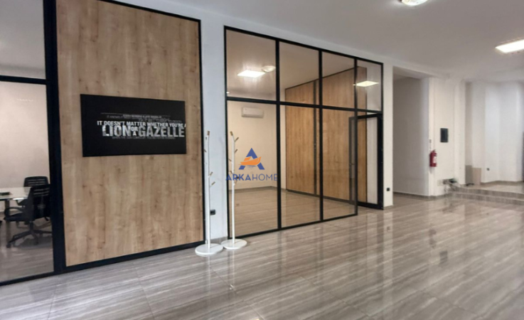 Tirane, jepet me qera ambjent biznesi Kati 1, 4.200 m² 15.000 € (Laprake)