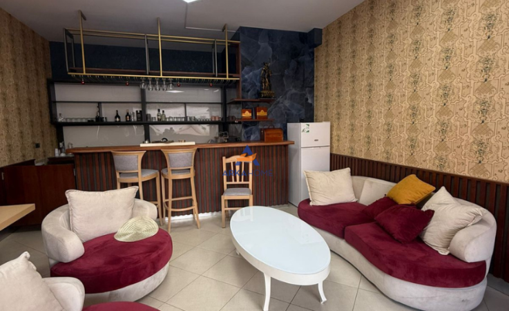 Tirane, jepet me qera ambjent biznesi Kati 1, 4.200 m² 15.000 € (Laprake)