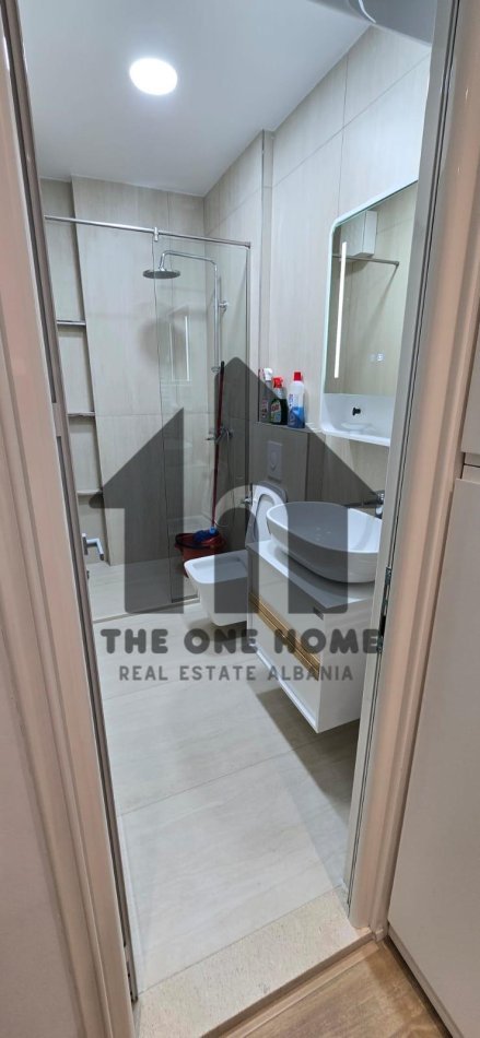Tirane, jepet me qera apartament 1+1+Ballkon Kati 4, 70 m² 700 € (Komune Parisit)