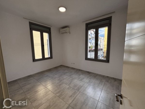Tirane, jepet me qera ambjent biznesi Kati 2, 75 m² 500 € (RRUGA E DIBRES)