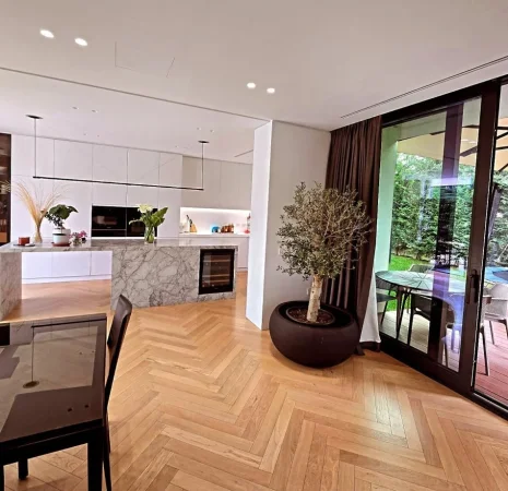 Tirane, shitet apartament 2 Katshe , 550 m² (Mjulle Bathore)