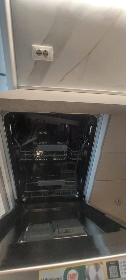 Tirane, jepet me qera apartament 1+1+Aneks+Ballkon Kati 4, 65 m² 600 €